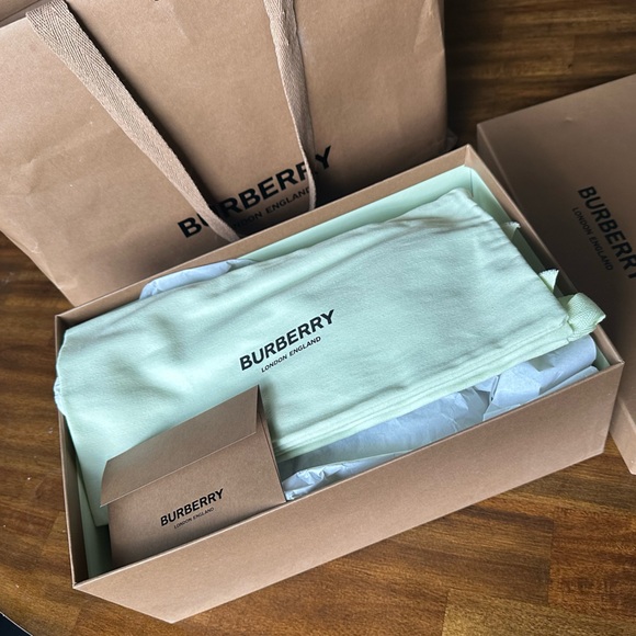 Burberry women’s shoe size 6 (UK 4) - Picture 6 of 9